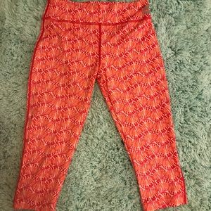 girls vineyard vines cropped leggings! size- large